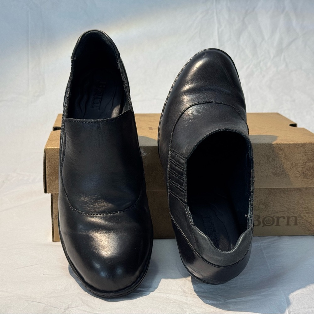 Born Women’s Black Leather Slip-On Size 9.